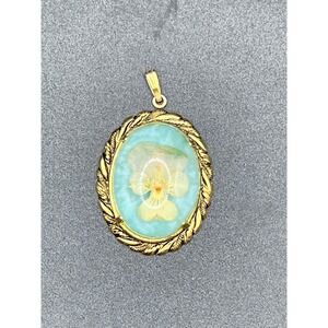 Vtg Oval Pendant Necklace Pressed Flower Resin Gold Tone Ethereal Edge Cottage